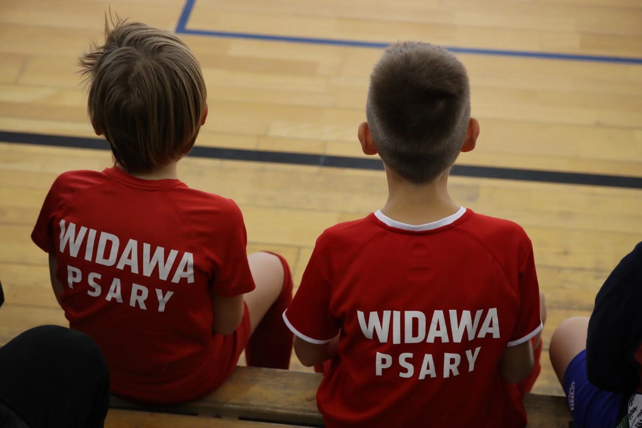 Młodzi zawodnicy LZS Widawa-Psary na treningu